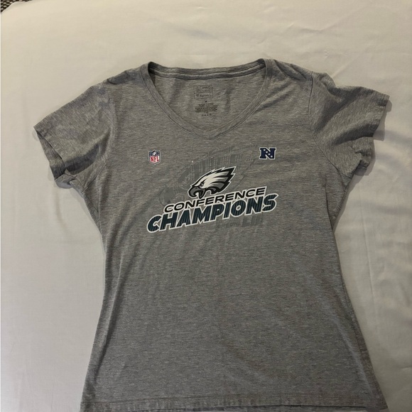 Philadelphia Eagles V-Neck T-Shirt - Picture 1 of 3